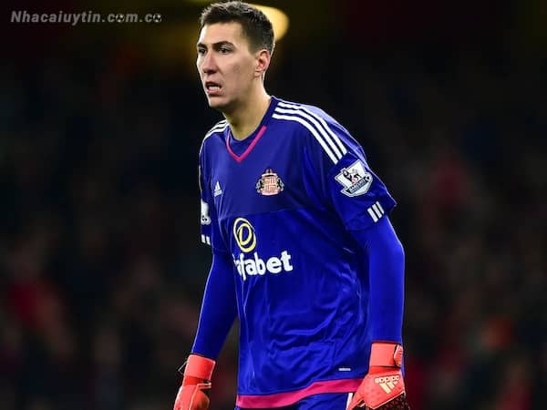 Cầu thủ Costel Pantilimon với chiều cao 2m03
