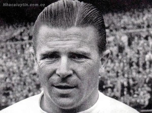 Cầu thủ Ferenc Puskas với tổng số 746 bàn thắng