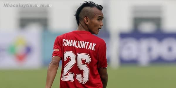 Cầu thủ bóng đá Rico Simanjuntak với chiều cao 1m58