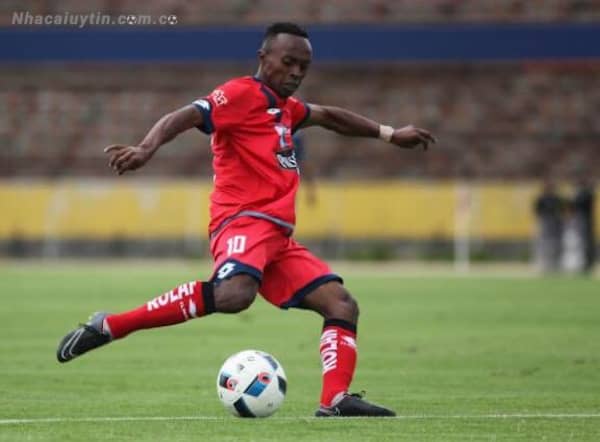 Cầu thủ Christian Lara cao 1m62