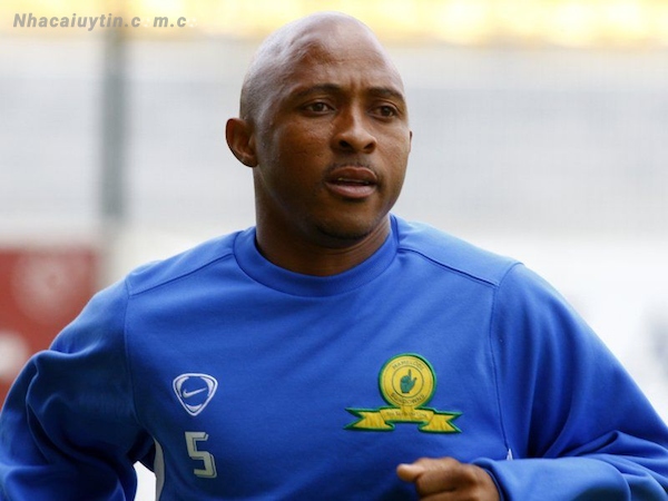 Cầu thủ bóng đá Benedict Vilakazi chiều cao 1m57