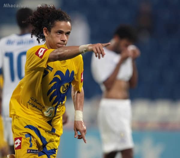 Cầu thủ bóng đá Elton Jose Xavier Gomes với chiều 1m54