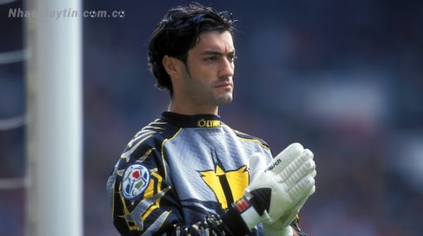 Thủ môn Vitor Baia đang có 34 danh hiệu