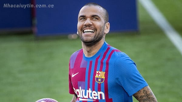 Cầu thủ bóng đá Dani Alves với 43 danh hiệu