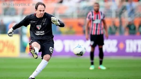 Thủ môn Rogerio Ceni đang có 57 bàn thắng từ việc đá phạt