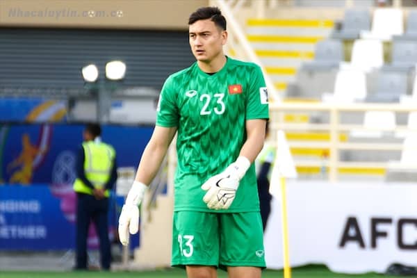 Anh là thủ môn mang hai dòng máu nên được mọi người gọi là Lâm “Tây”