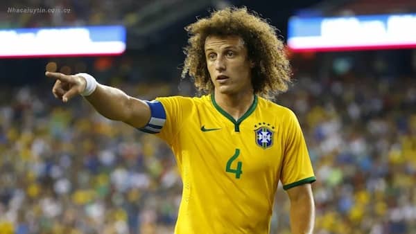 David Luiz đã vì sự vô ý của mình gây ra một pha phản lưới nhà đáng nhớ trong sự nghiệp thi đấu