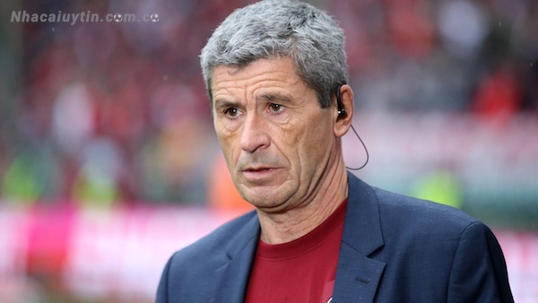 Vị trọng tài bóng đá người Đức tên Markus Merk