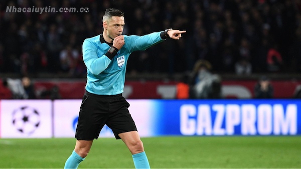 Trọng tài bóng đá Damir Skomina đến đất nước Slovenia