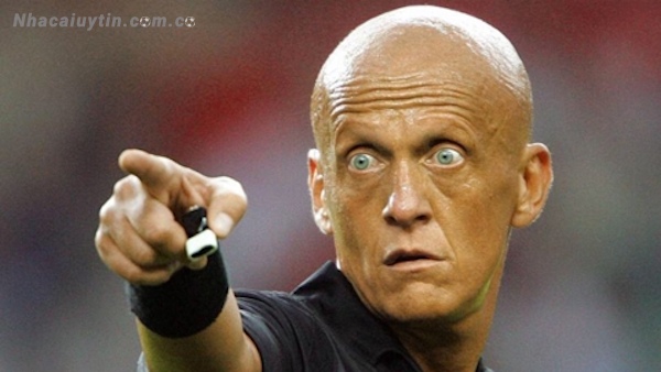 Pierluigi Collina là vị trọng tài bóng đá huyền thoại thế giới