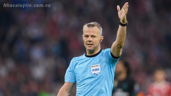 Trọng tài vô cùng tài năng người Hà Lan