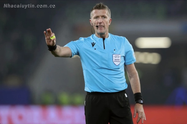 Daniele Orsato là vị trọng tài xuất sắc nhất năm 2020