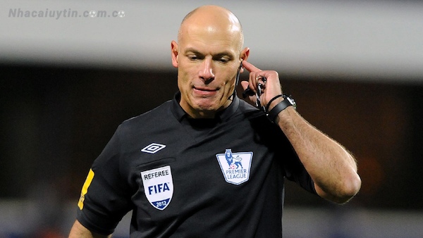 Trọng tài bóng đá nổi tiếng người Anh tên Howard Webb