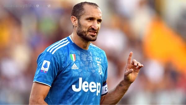 Giorgio Chiellini không chỉ giỏi thi đấu trên sân cỏ mà giỏi cả thành tích học tập