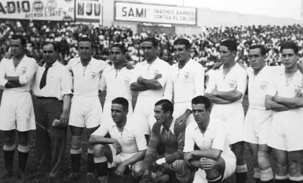 Sevilla đã chớp lấy cơ hội chiến thắng từ Barcelona chỉ với một điểm chênh lệch